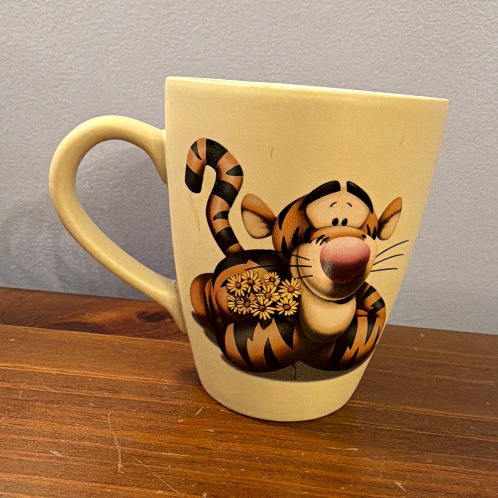 Vintage Disney Store Tigger Winnie The Pooh Daisies Large Ceramic Coffee Mug Cup